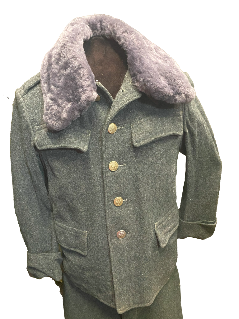 schweizer Jacke mit Pelzkragen